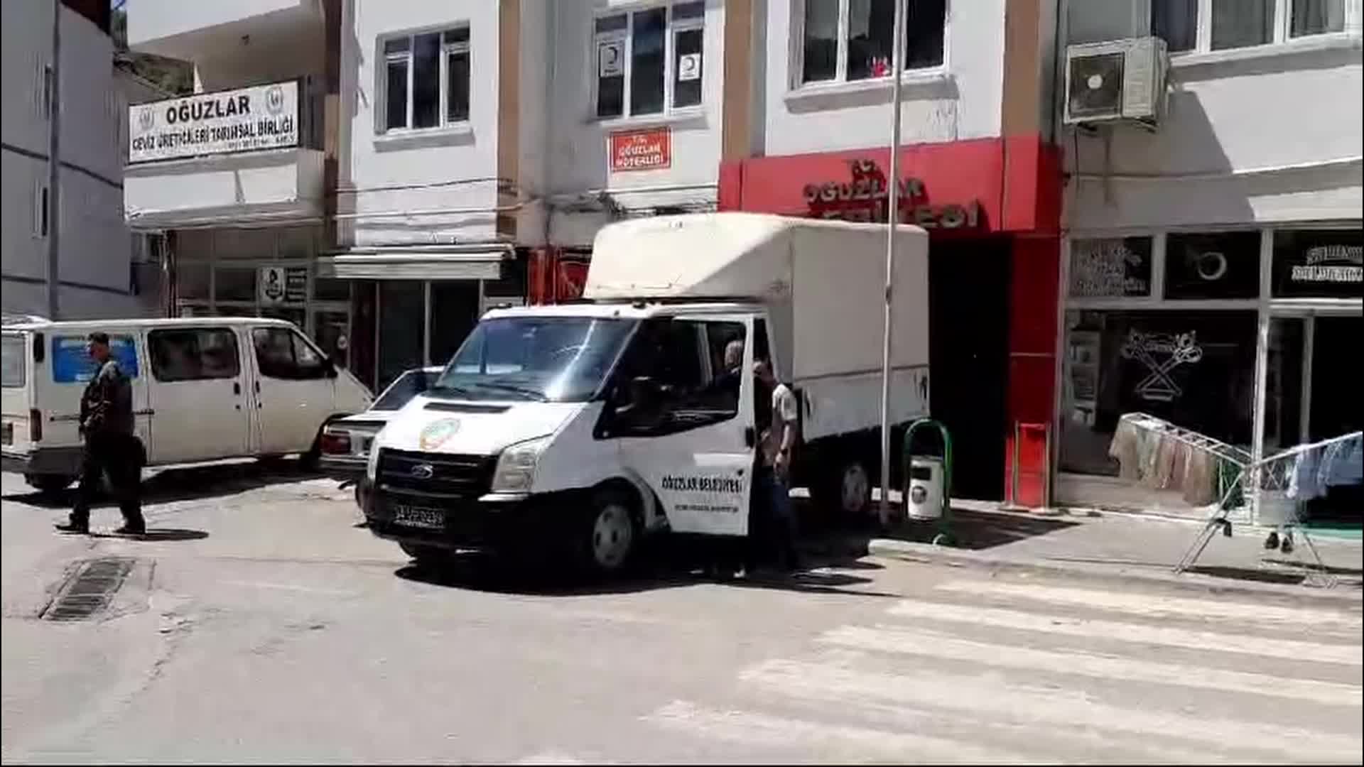 ÜMRANİYE BELEDİYESİ, ÇORUM OĞUZLAR BELEDİYESİ’NE TAHSİS ETTİĞİ ARACI GERİ ÇEKTİ. BELEDİYE BAŞKANI CEBECİ: "AKP KAZANSAYDI GERİ ALINMAYACAKTI"