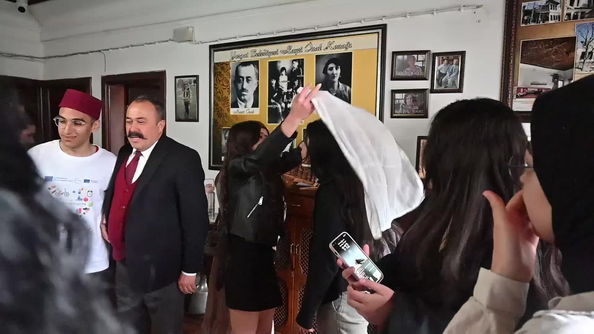 ÜRDÜN VE İTALYA’DAN GELEN GENÇLER, YOZGAT’IN SOSYAL VE KÜLTÜREL YAPISINI TANIYARAK SOSYAL FARKINDALIK ÇALIŞMASI YAPIYOR
