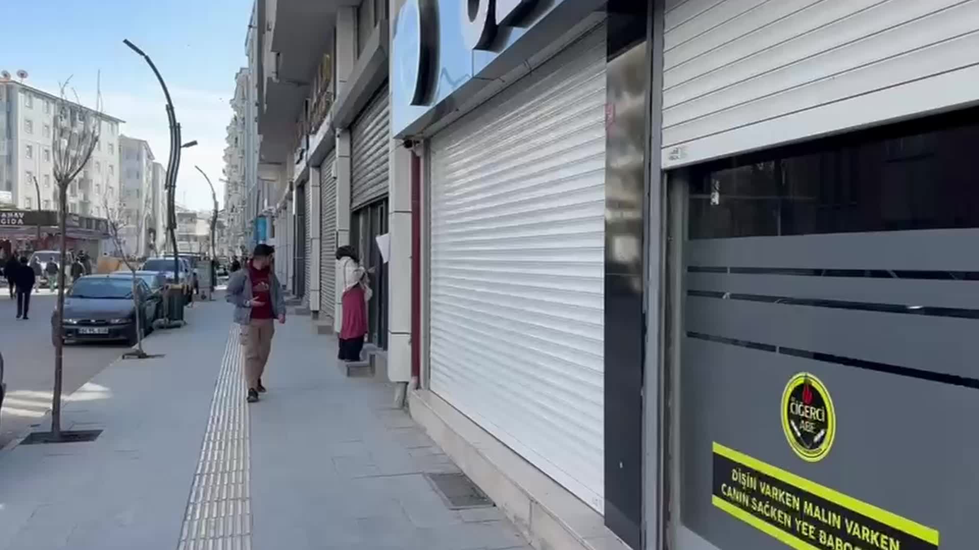 VAN'DA ESNAF KEPENK KAPATTI