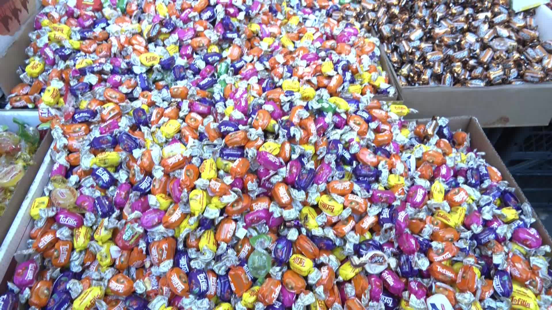 VATANDAŞ FİYATLARA TEPKİLİ:  ''BAYRAM ALIŞVERİŞİNE ÇIKTIK AMA BİR ŞEY ALAMADIK. SADECE İKİ ÇORAP ALABİLDİK" 