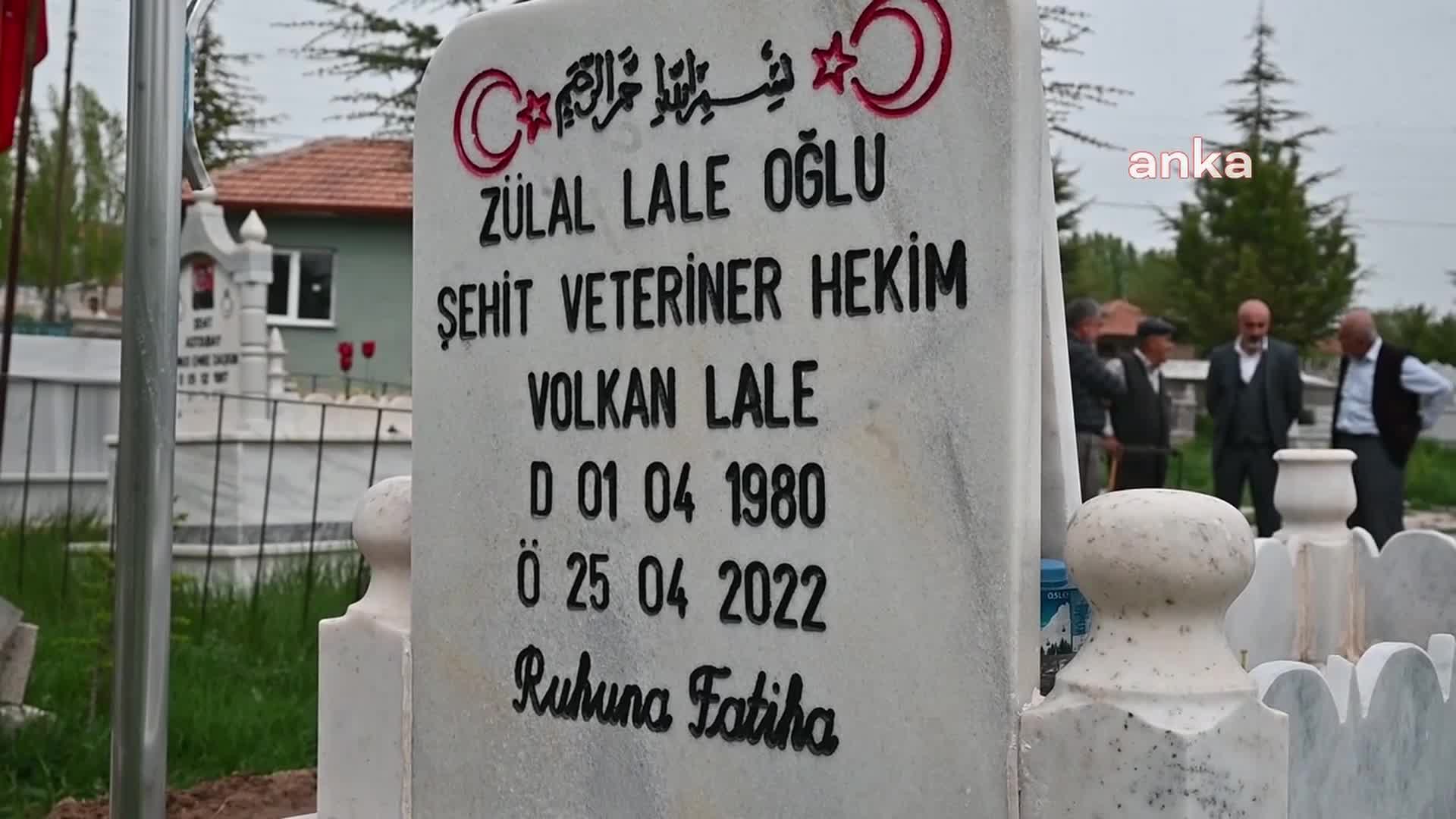 YOZGAT’TA 2 YIL ÖNCE ÖLDÜRÜLEN VETERİNER HEKİM VOLKAN LALE MEZARI BAŞINDA ANILDI