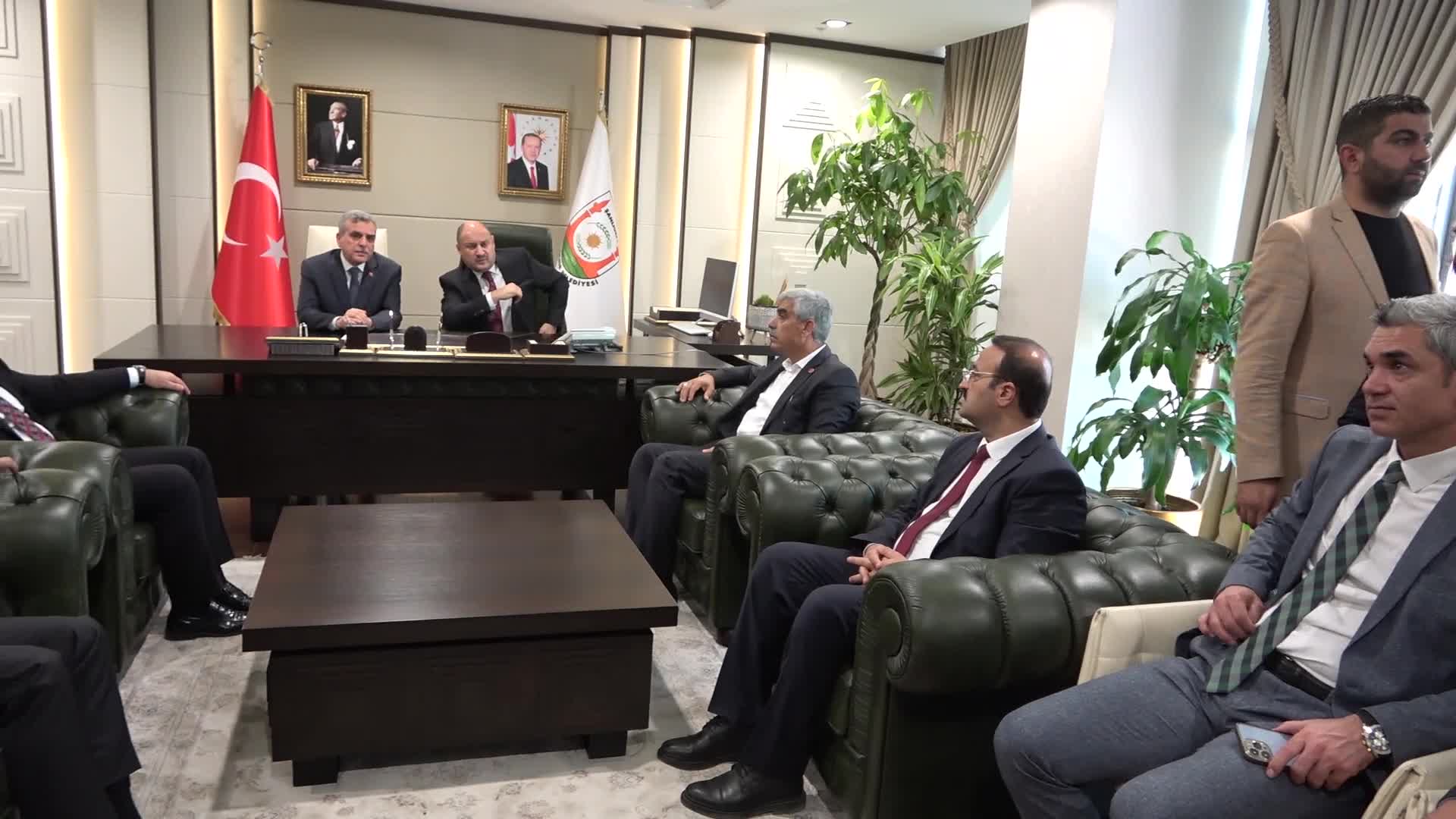 YRP'DEN ŞANLIURFA BÜYÜKŞEHİR BELEDİYE BAŞKANI SEÇİLEN KASIM GÜLPINAR, GÖREVE BAŞLADI