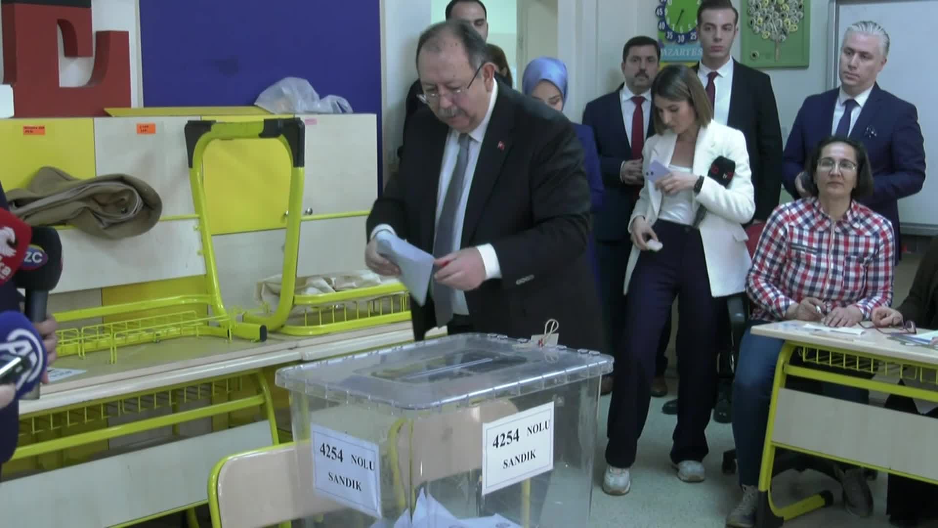 YSK BAŞKANI AHMET YENER: "ŞU ANA KADAR BİZE ULAŞAN OLUMSUZ BİR DURUM YOK"