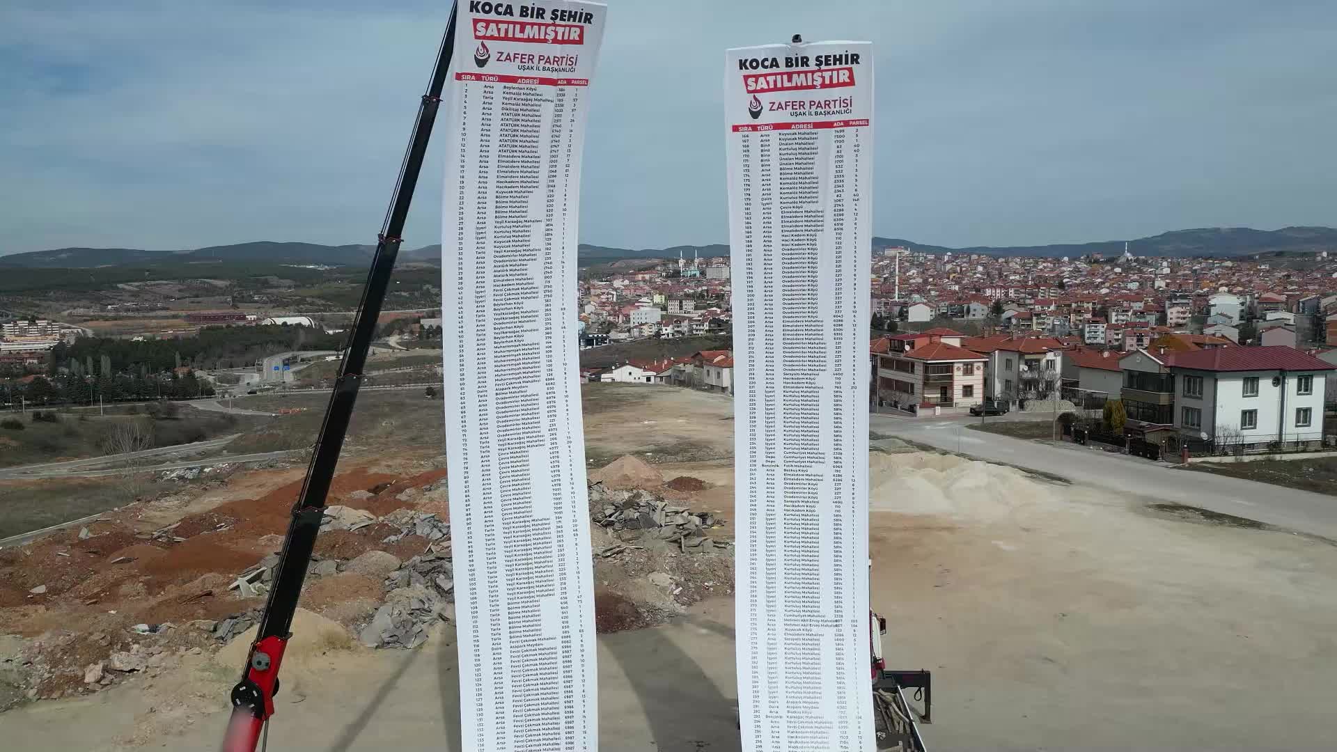 ZAFER PARTİSİ UŞAK İL BAŞKANI HAKAN SAVAŞ'TAN "KOCA BİR ŞEHİR SATILMIŞTIR" AFİŞİ