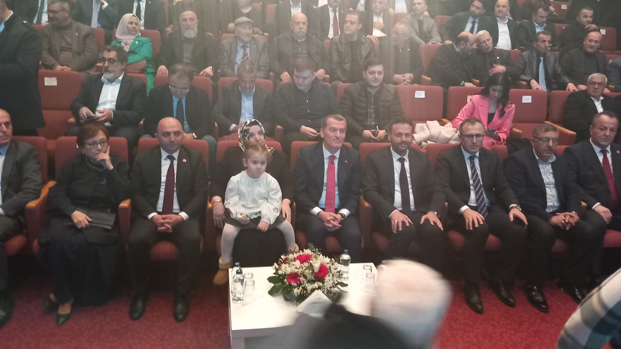ZEYTİNBURNU BELEDİYE BAŞKANI ÖMER ARISOY, ‘SEÇİM BEYANNAMESİ TOPLANTISI’NDA YENİ DÖNEM VAATLERİNİ AÇIKLADI