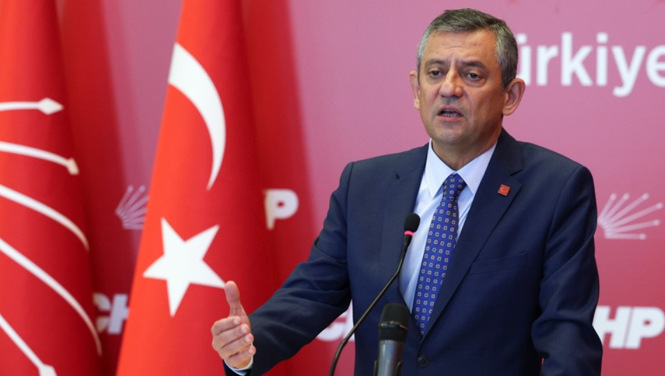 Özgür Özel’den Erdoğan’a Sert Sözler: “Amerikan Mandasının Peşindesiniz, Bu Bir Utançtır”