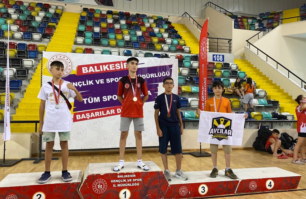  Avcılar Belediyesi Spor Kulübü Balıkesir'de Zirveden İnmiyor