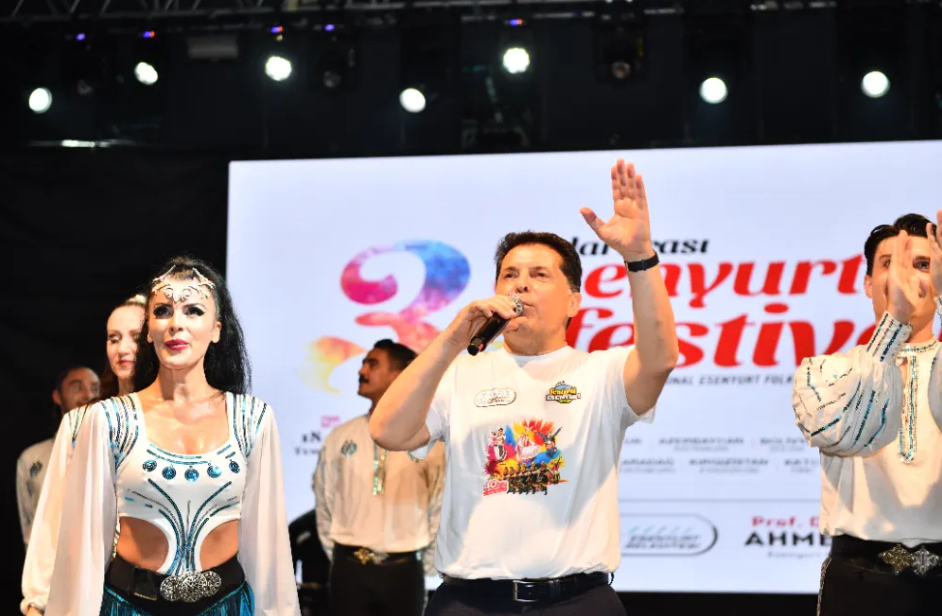Anadolu Ateşi Esenyurt'ta Göz Kamaştırdı: Festival Coşkusuna Dansın Gücü Damga Vurdu!