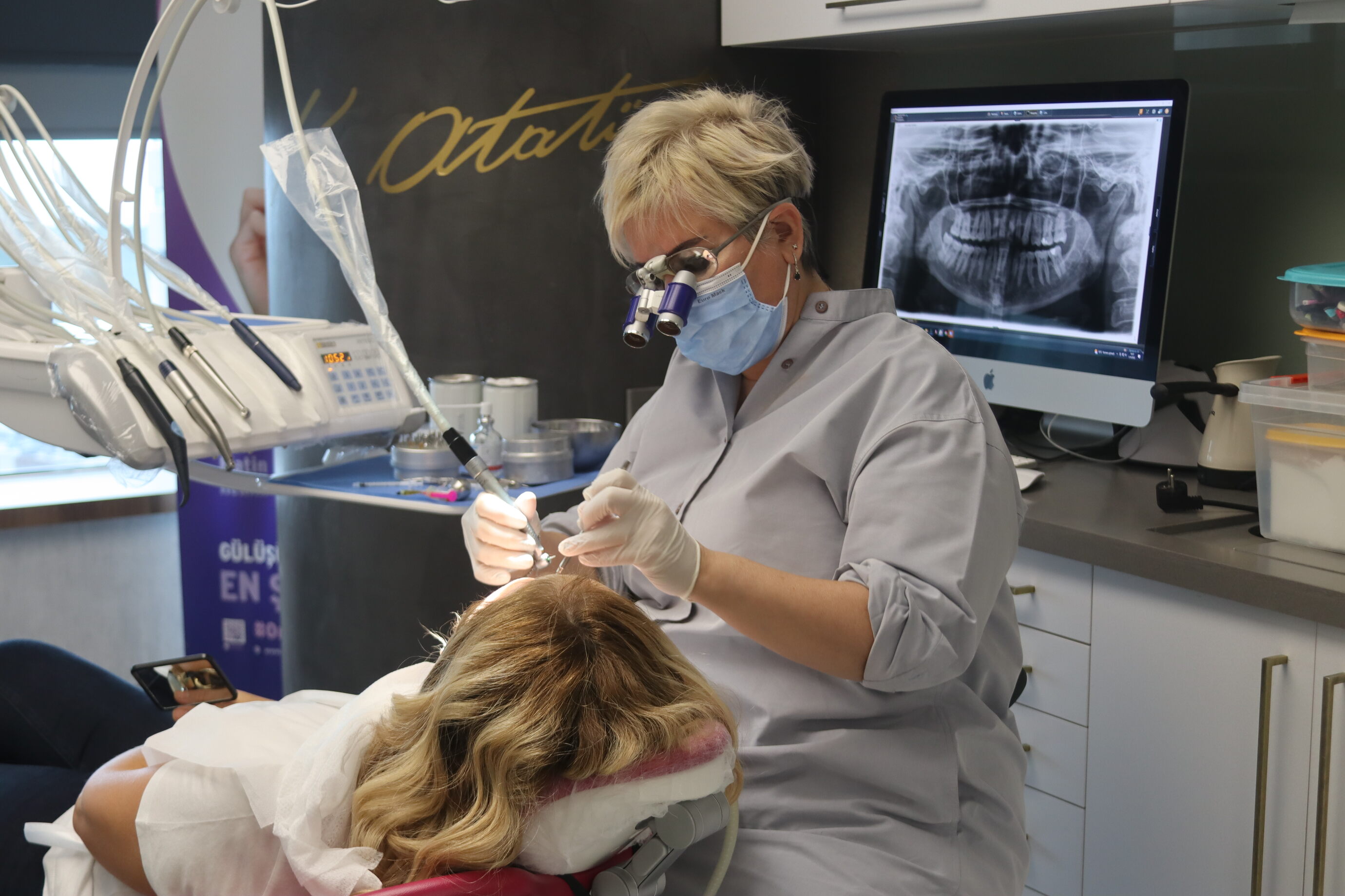 DİJİTAL DİŞ HEKİMLİĞİ İLE BİYOLOJİYİ KORUYAN İMPLANT