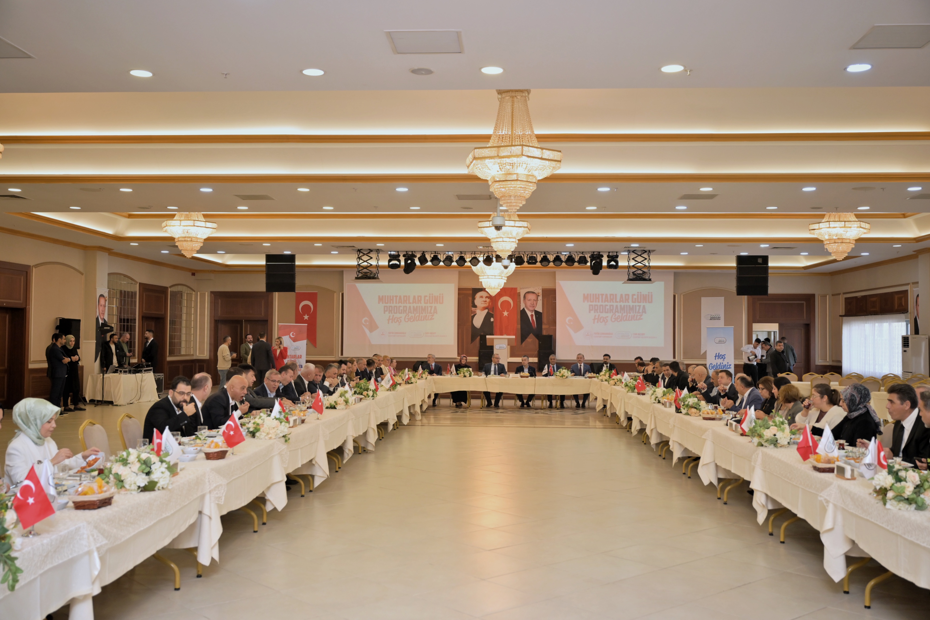 Başkan Vekili Aksoy Muhtarlarla Bir Araya Geldi