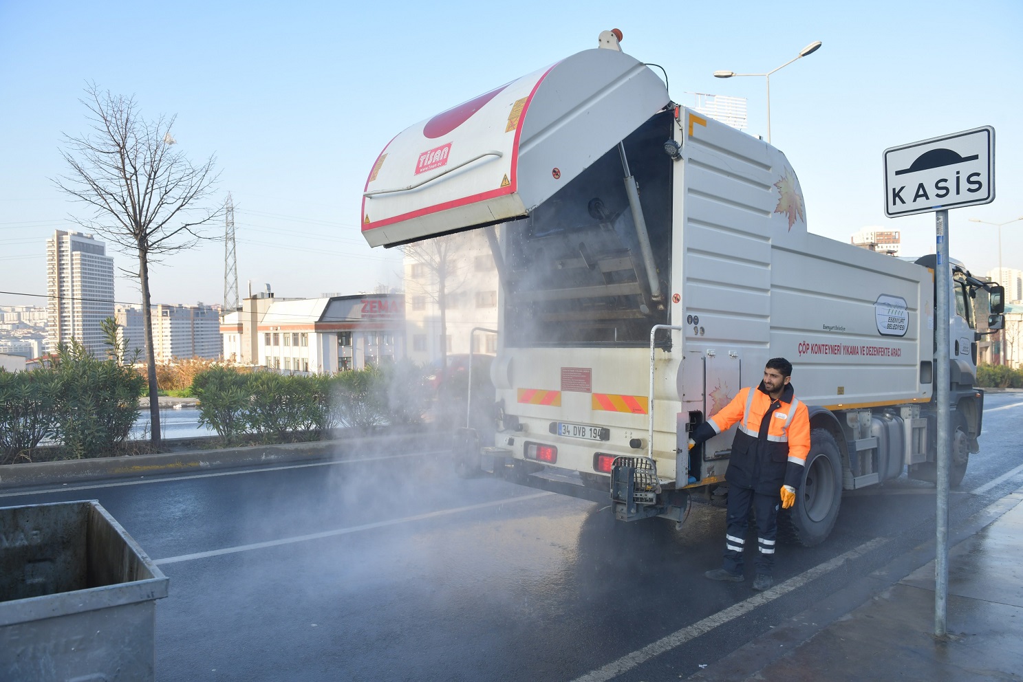 Herkes uyurken Esenyurt’u onlar temizliyor
