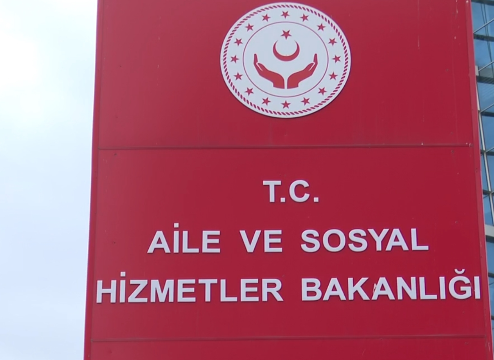 Aile Ve Sosyal Hizmetler Bakanlığı, Mahkemenin Otizmli Gence Şiddet Uygulayan Bakıcıya Verdiği Cezaya İtiraz Etti