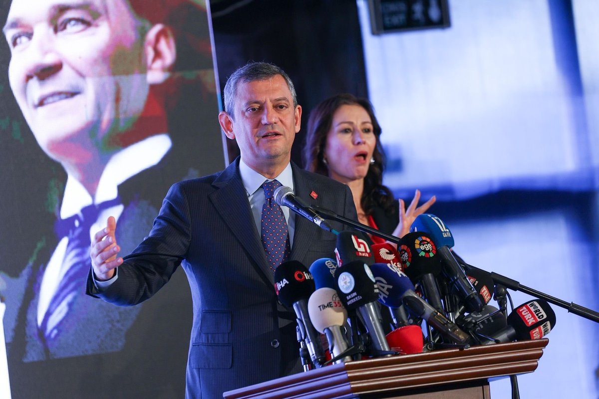 Özgür Özel, 10 Ocak’ta İzmirli Gazetecilerle Bir Araya Geldi