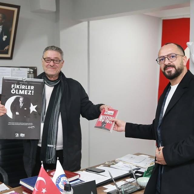 Bayrampaşa Belediyesi'nden Muhtarlara ve Okul Müdürlerine Nutuk ve Takvim Hediyesi