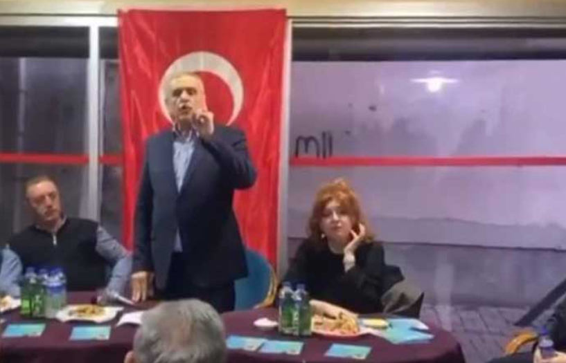 AKP’Lİ BELEDİYE BAŞKAN ADAYI SEÇMENE EL HAREKETİ ÇEKTİ