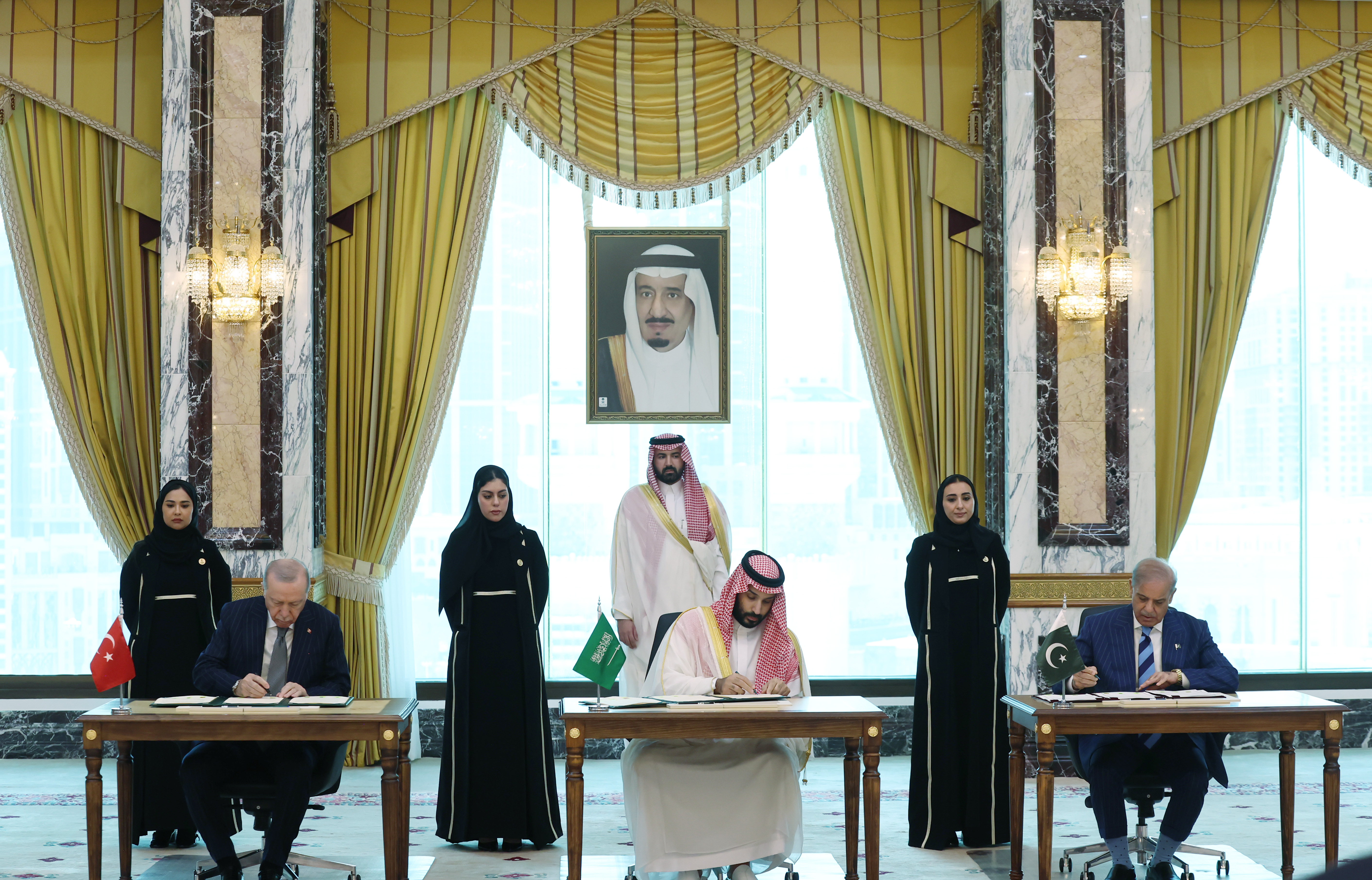 Türkiye, Suudi Arabistan ve Pakistan’dan Tarihi Adım: Mekke’de "Ortak Savunma Anlaşması" İmzalandı!