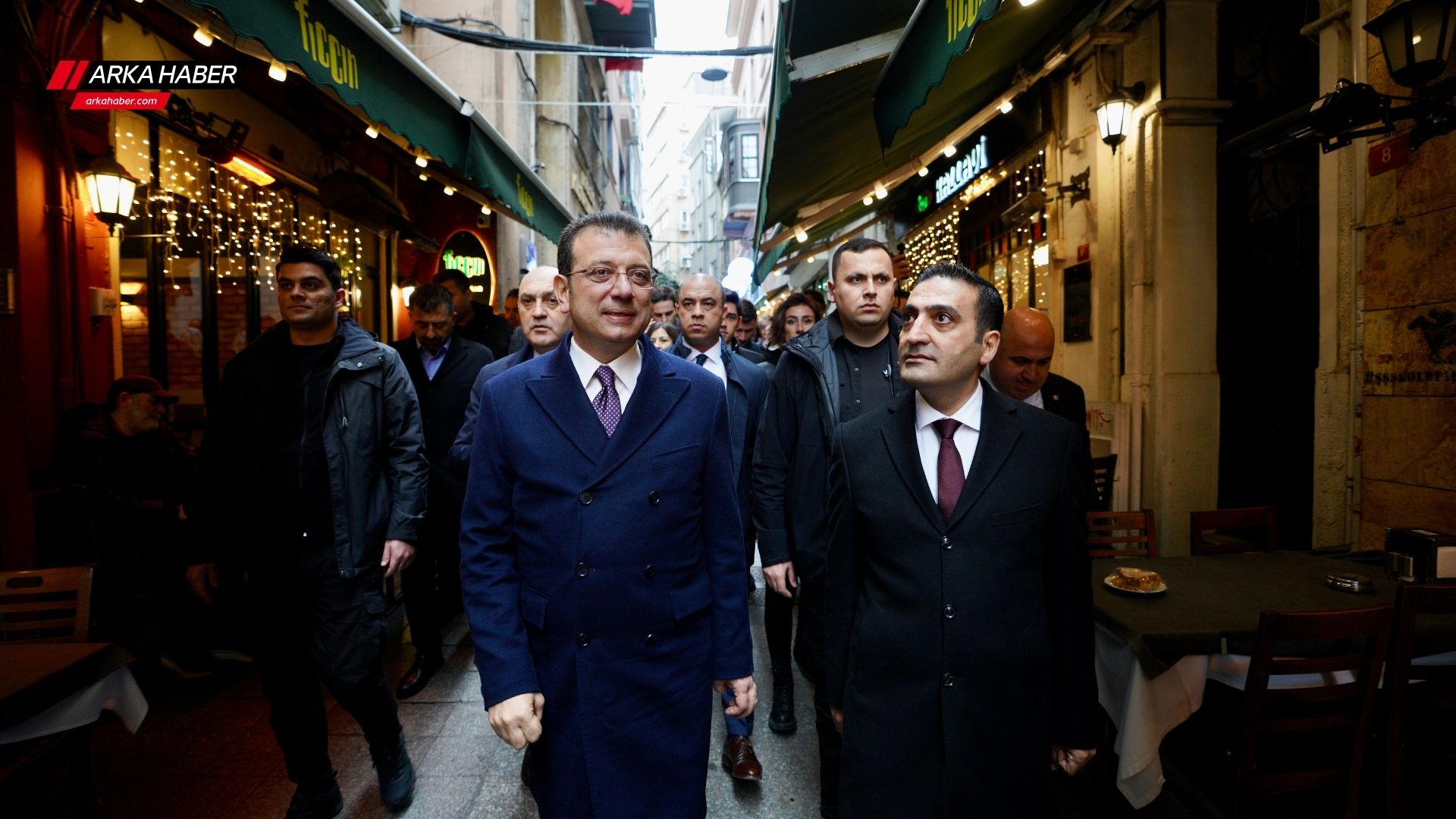 VATANDAŞTAN İMAMOĞLU’NA ‘EVLİLİK DESTEĞİ’ TEŞEKKÜRÜ: EŞİME YÜZÜĞÜ, BÜYÜKŞEHİR’DEN ALDIĞIM PARAYLA ALDIM ‘SEÇİLSE BİLE TOPAL ÖRDEK OLACAK’ DEDİLER, AMA SİZ İŞ YAPTINIZ
