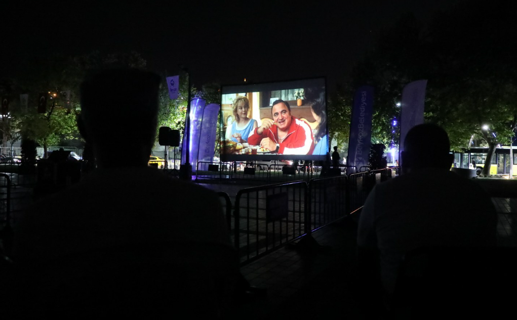 Beykoz'da "Açık Hava Sinema Akşamları" Nostalji Rüzgarı Estirdi