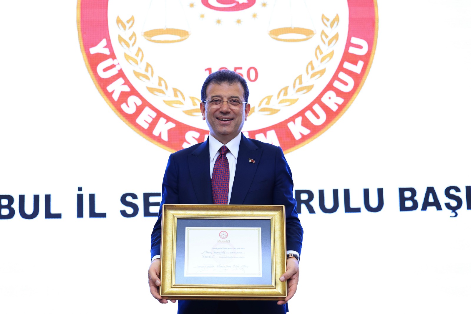 Ekrem İmamaoğlu Mazbatasını Aldı, Halkla Buluştu