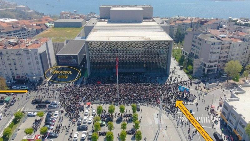 Özgür Özel'in Makam Aracı Otoparka Alınmadı İddiası: İstanbul Valiliği Açıklama Yaptı