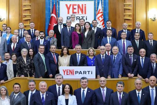 YENİ Parti TBMM'de İlk Grup Toplantısını Yaptı! Özgür Özel: "Kuruluşumuzu Tamamladık"