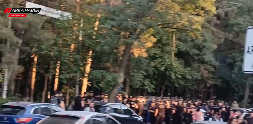 Beylikdüzü Ayakta: Mehmet Murat Çalık’ın Tahliye Edilmemesi Protesto Ediliyor  