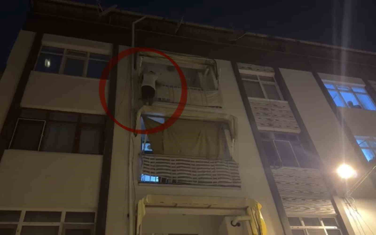 Samsun’da İlginç Anlar: Sivil Polisleri Görünce Balkondan Sarktı!