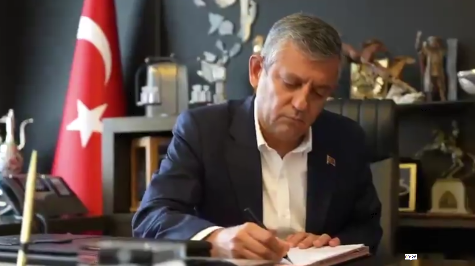 Özgür Özel CHP Defterini Kapattı, YENİ Parti Resmen Doğdu