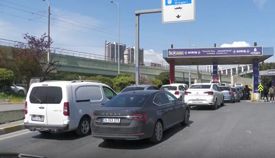 Esenler Otogarı’nda Bayram Yoğunluğu... Yurttaş: “Açık Artırmayla Gidiyor Biletler”