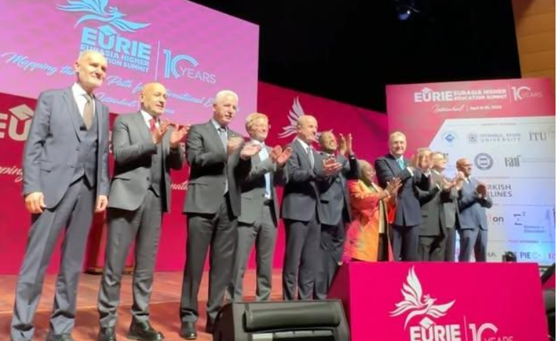 İstanbul Valisi Gül: İstanbul Öğrencilere Diplomasından Fazlasını Katıyor