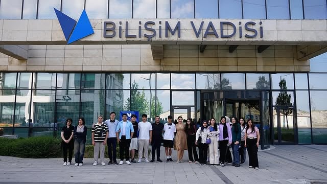 Esenyurtlu Gençler Bilişim Vadisi'nde Geleceği Keşfetti