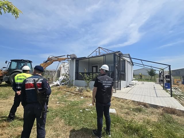 Silivri'de Kaçak Yapılaşmaya Karşı Yıkım Çalışmaları Devam Ediyor