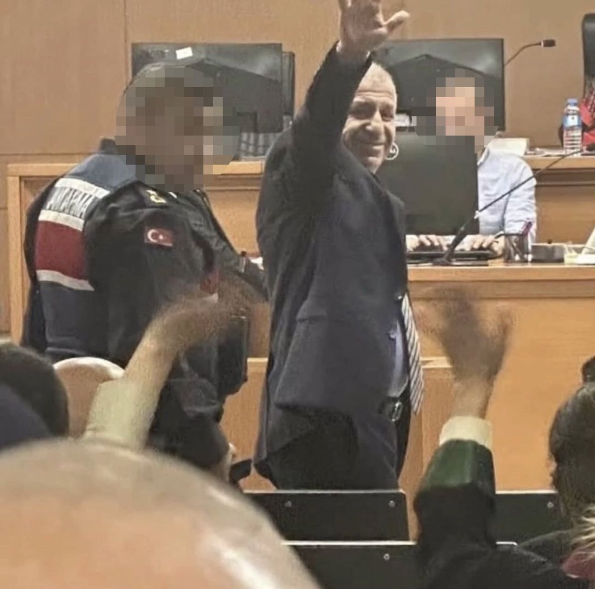 Zafer Partisi Lideri Özdağ, Partililerine Sükunet Çağrısı Yaptı