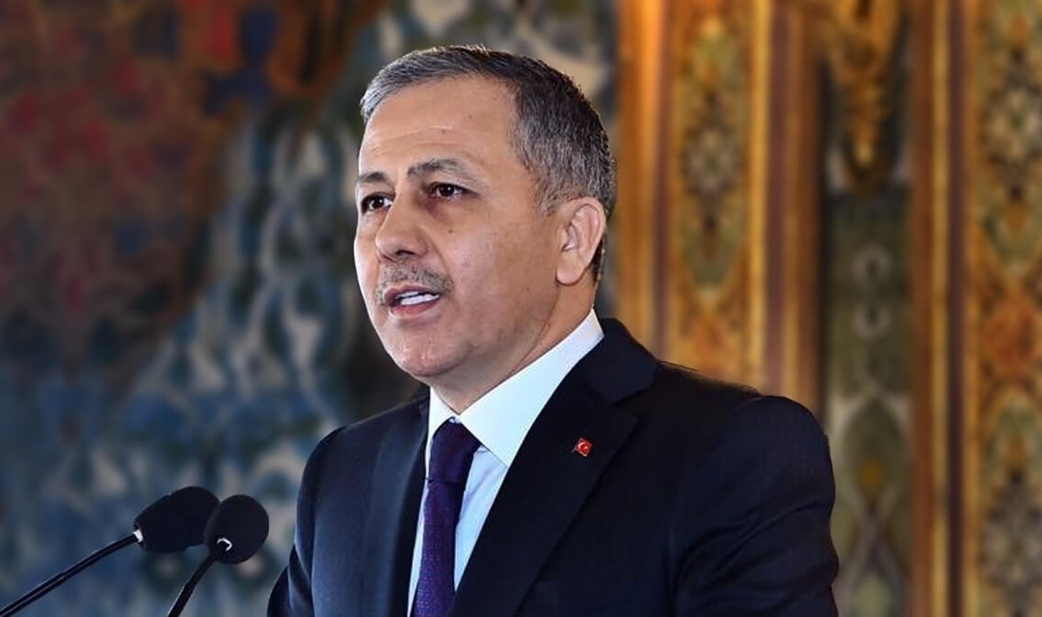 Ali Yerlikaya’dan Özgür Özel’e Yapılan Saldırı Sonrası Sert Uyarı: “Suç Teşkil Eden Paylaşım Yapanlar Adalete Teslim Edilecek”
