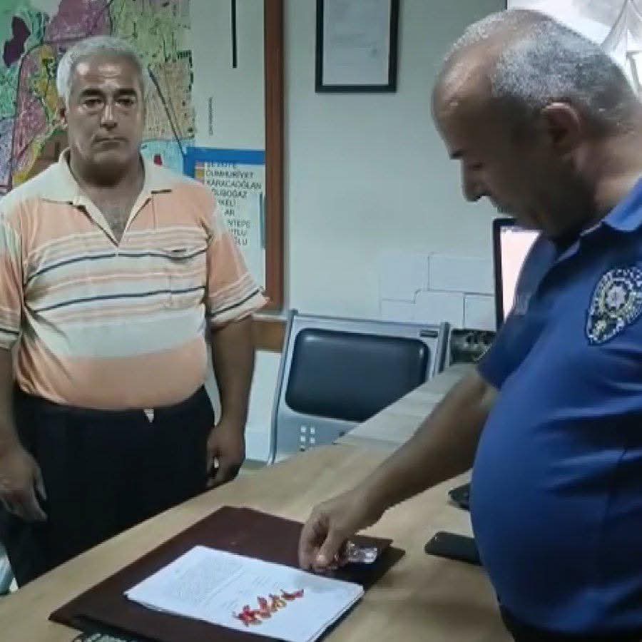 Adana’da Duygulandıran Dürüstlük: Yolda Bulduğu Altını Sahibine Teslim Etti!