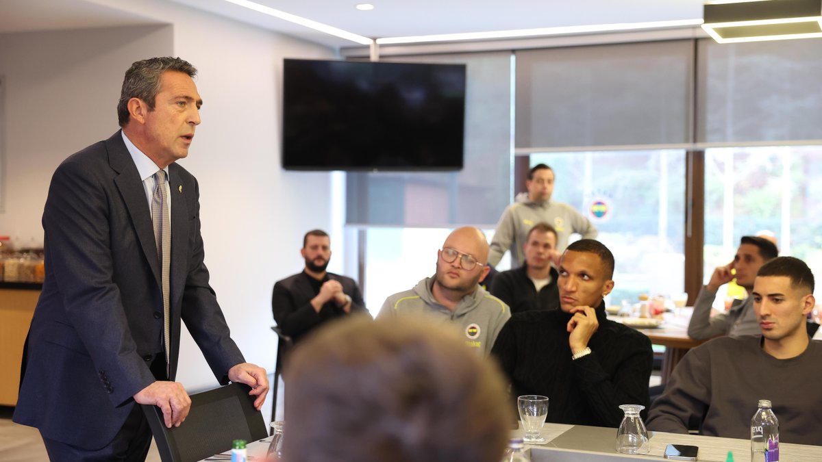 Ali Koç, Başakşehir Maçı Öncesi Takımla Toplantı Yaptı