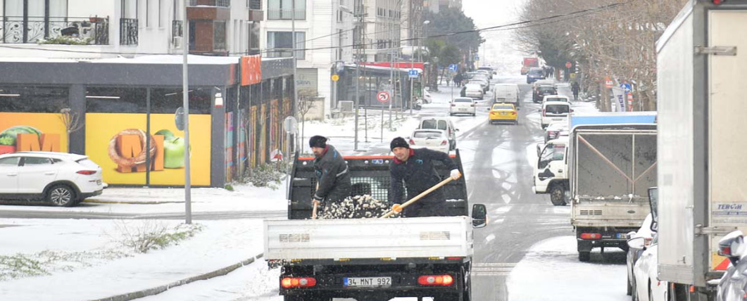Beylikdüzü Belediyesi Kar Yağışına Karşı Sahada