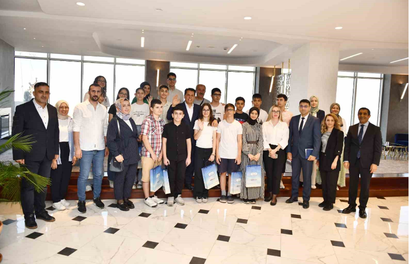 Esenyurt Gençliği Eğitimde Zirveyi Zorluyor: Belediye Kurslarından Fen Lisesi Çıkışı!