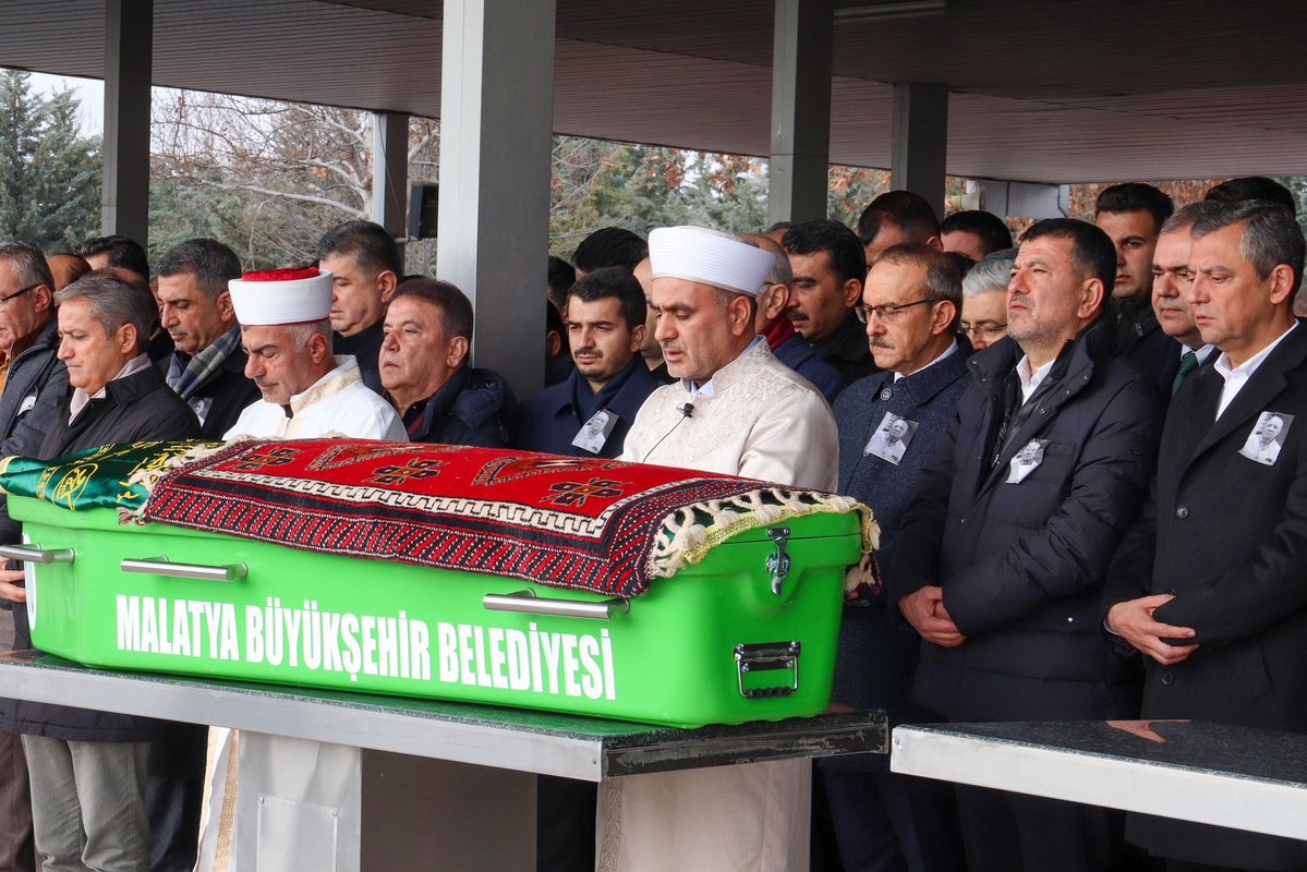 Özgür Özel, Veli Ağbaba'nın Acı Gününde Yanındaydı