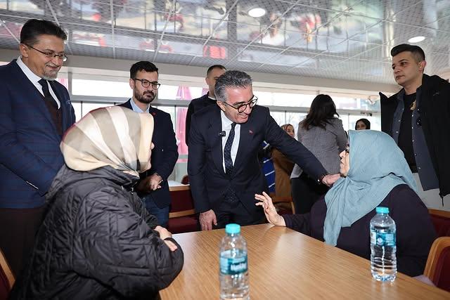 Başkan Hasan Mutlu, Bayrampaşalılarla Miss Café'de Bir Araya Geldi