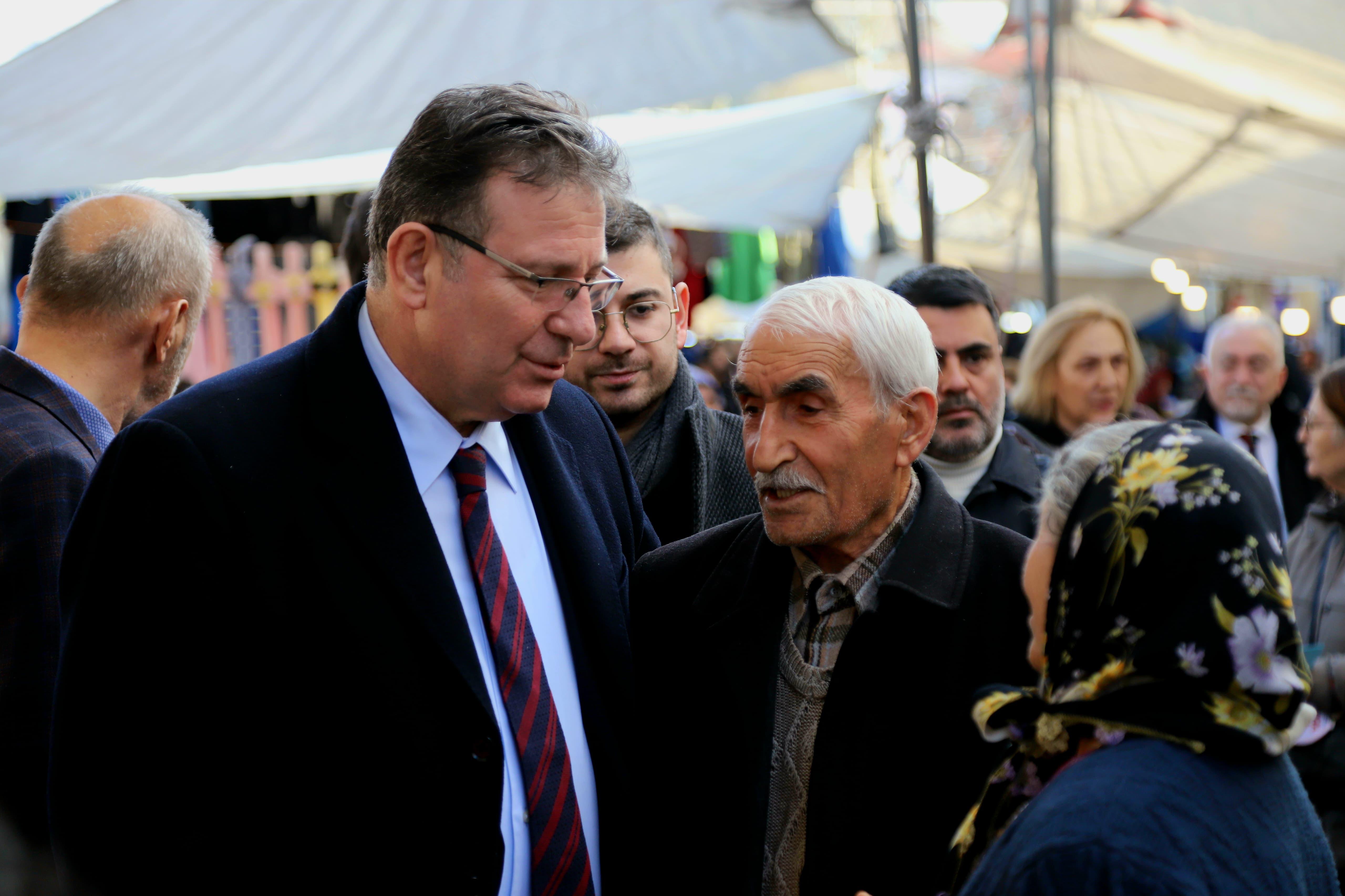 CHP SARIYER BELEDİYE BAŞKAN ADAYI MUSTAFA OKTAY AKSU; ‘PAZAR ESNAFIMIZIN SESİNE KULAK VERECEĞİZ’