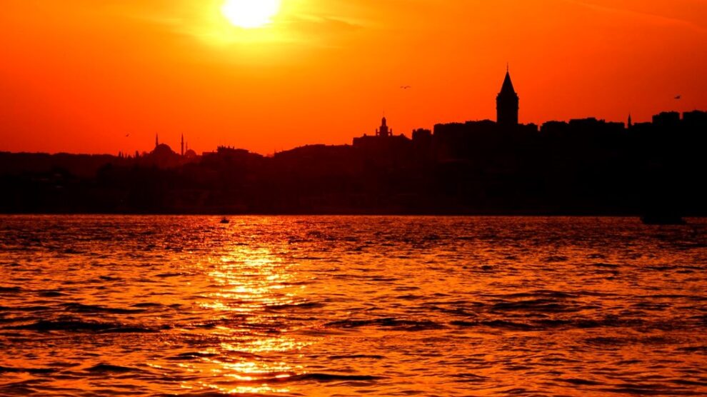 İstanbul'da Sıcak Hava Uyarısı: Mesai Saatlerinin Erken Başlatılması Çağrısı