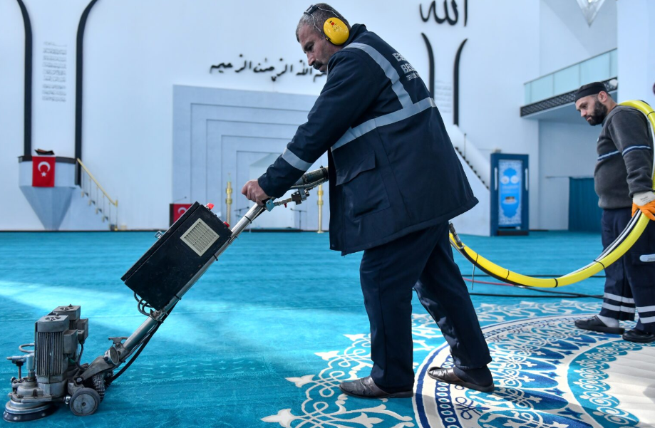 Esenyurt’ta ibadethaneler dip köşe temizlendi