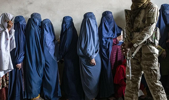 Taliban, Kadınları İstihdam Eden Tüm STK’ları Kapatacağını Açıkladı