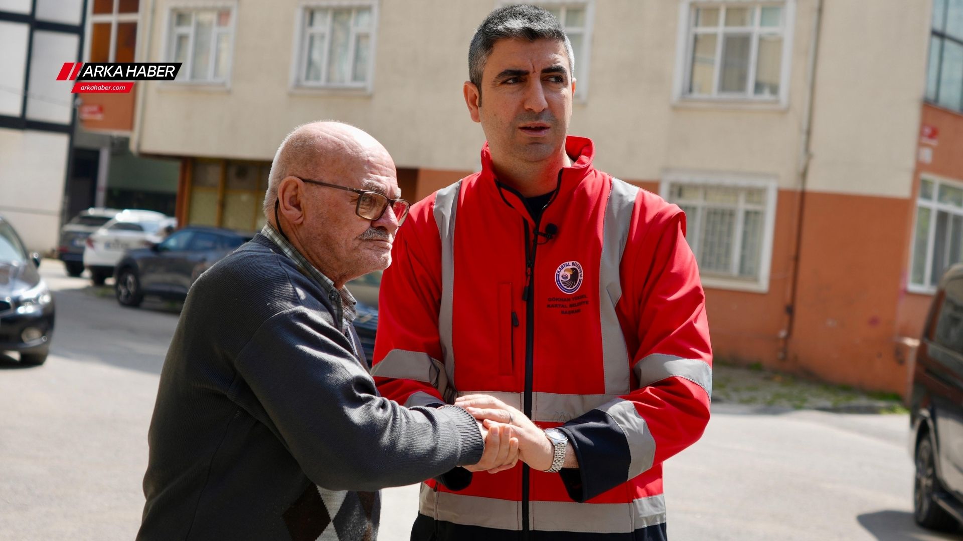 Başkan Gökhan Yüksel, Cevizlideki Balkon Çökmesiyle Alakalı İncelemelerde Bulundu