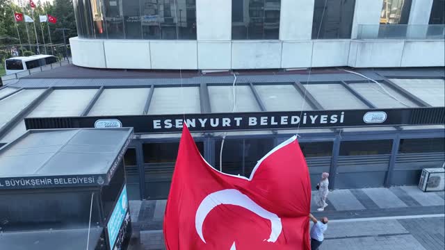 Esenyurt'ta Cumhurbaşkanı Erdoğan'ın Çağrısıyla Bayrak Dayanışması