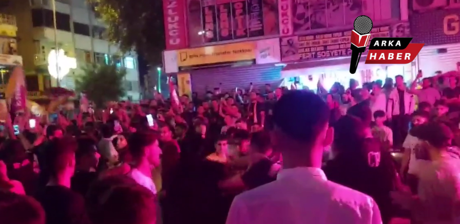 Cimbom'un Şampiyonluk Sevinci Diyarbakır'da Gerilime Yol Açtı: Polis, Biber Gazıyla Müdahale Etti