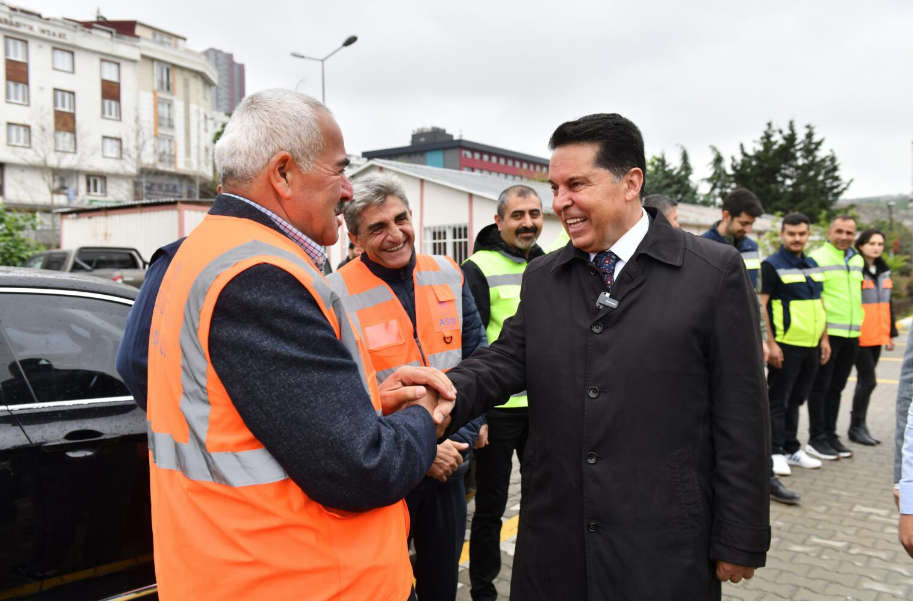 Başkan Özer: ''Siz Benim İsimsiz Kahramanlarımsınız. Her Birinizin Yüreğinden Tek Tek Öpüyorum''