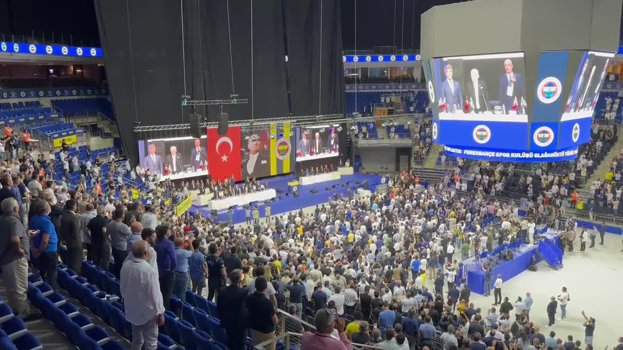 FENERBAHÇE TÜZÜK KONGRESİ'NDE, "ŞÜKRÜ SARAÇOĞLU SPOR KOMPLEKSİ ÜLKER STADYUMU" İSMİNİN "ATATÜRK STADYUMU" OLARAK DEĞİŞTİRİLMESİ KONUSUNDA YÖNETİME YETKİ VERİLDİ
