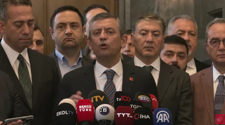 Özgür Özel: "Darbe mekaniği işlemiştir, millet 23 Mart’ta sandıkla darbe girişimini püskürtmüştür"
